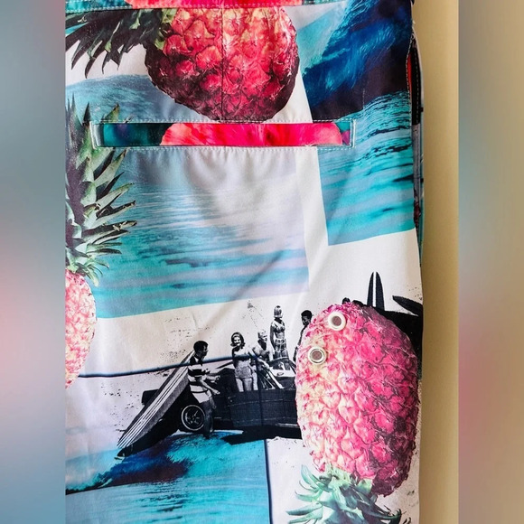 American Eagle Swim Trunks - Size L - Picture 14 of 15